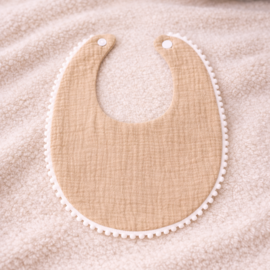 Bavoir à bordure Ponpons – Image 5